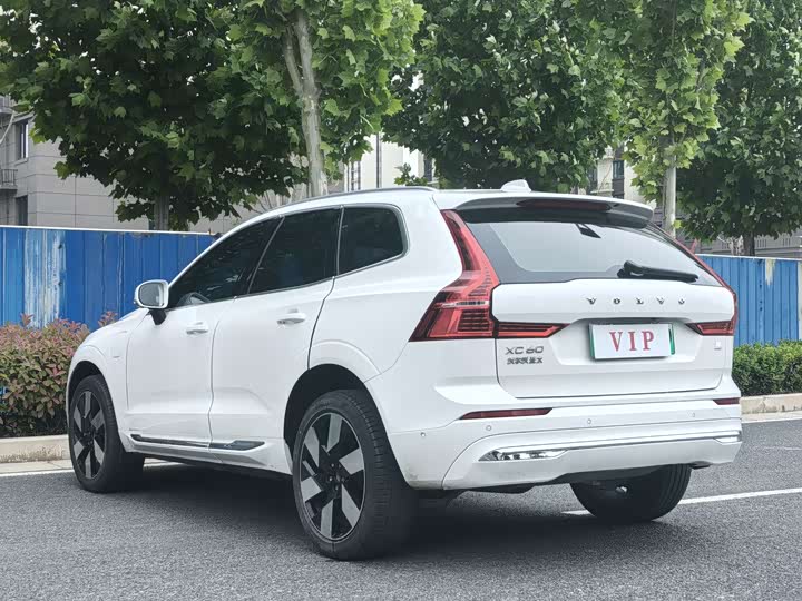 Volvo XC60 Hybrid, 2023 — фото 7 из 9