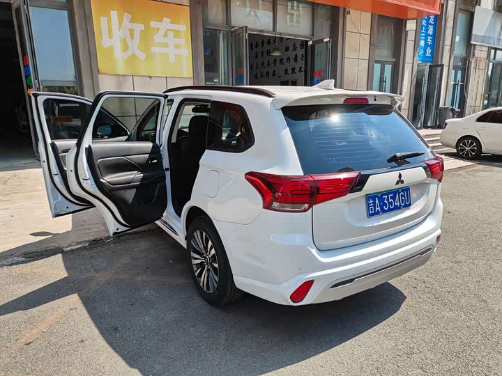 Mitsubishi Outlander, 2022 — фото 4 из 7