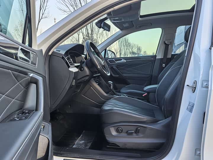 Volkswagen Tiguan L Pro, 2023 — фото 8 из 9