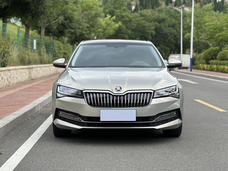 Skoda Superb, 2022 — фото 2 из 12