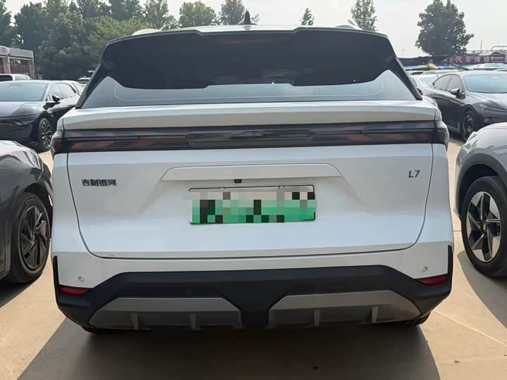 Geely Galaxy L7, 2022 — фото 8 из 9
