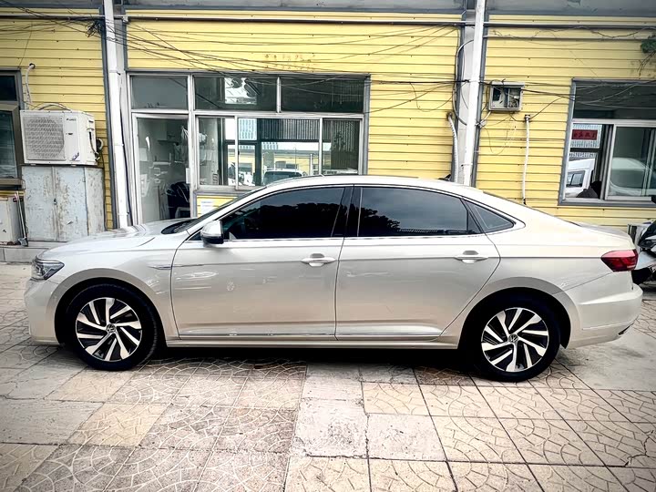 Volkswagen Passat Hybrid, 2022 — фото 8 из 9