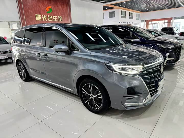 Roewe iMax 8, 2023 — фото 2 из 9