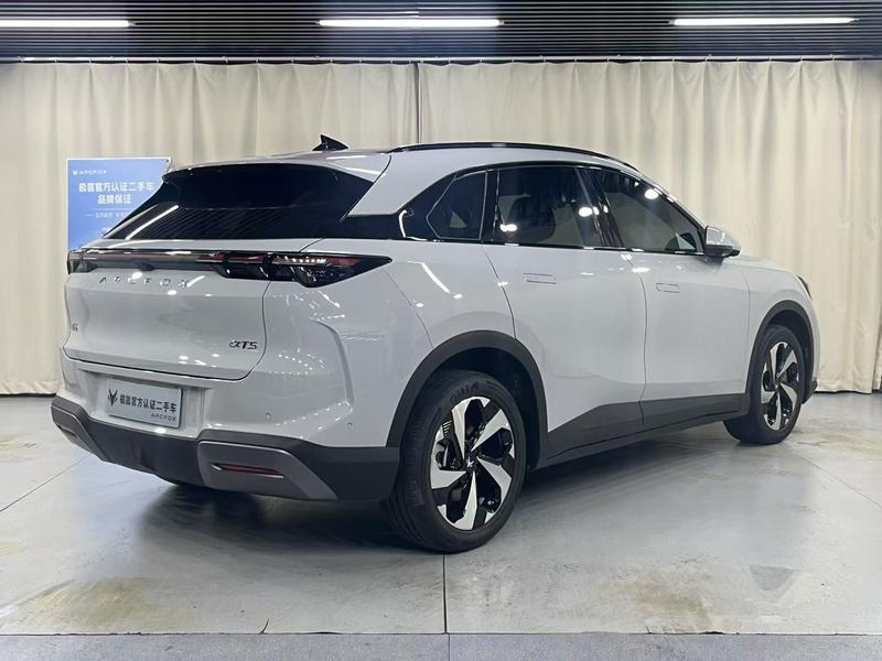 BAIC Arcfox Alpha T5, 2026 — фото 6 из 12