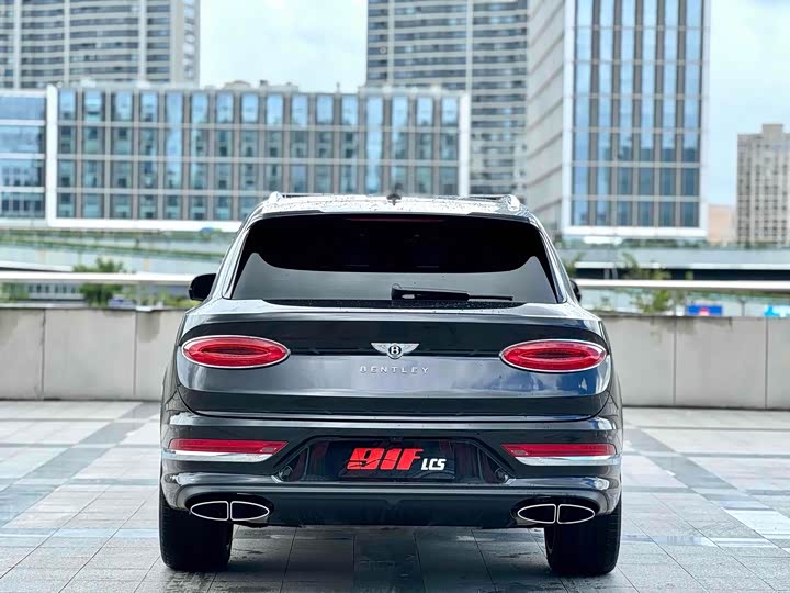 Bentley Bentayga Hybrid, 2024 — фото 8 из 9