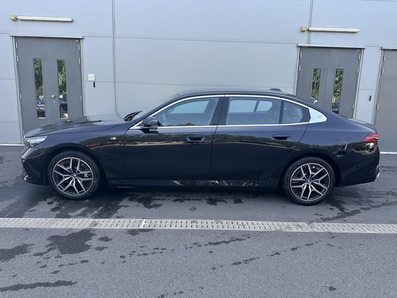 BMW i5, 2025 — фото 3 из 9