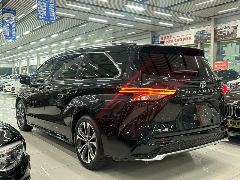 Toyota Granvia, 2023 — фото 3 из 8