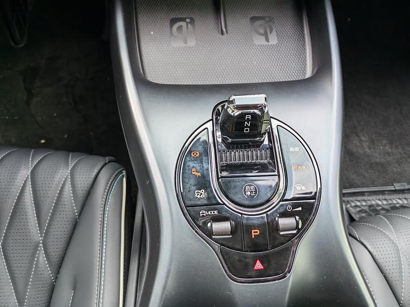 BYD Seal, 2022 — фото 11 из 12