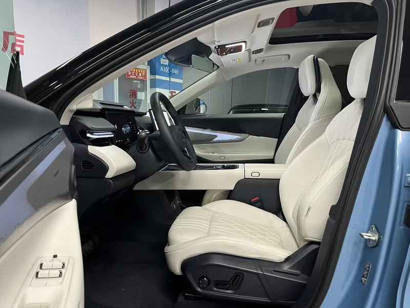 Lynk & Co 08 EM-P Hybrid, 2025 — фото 11 из 12