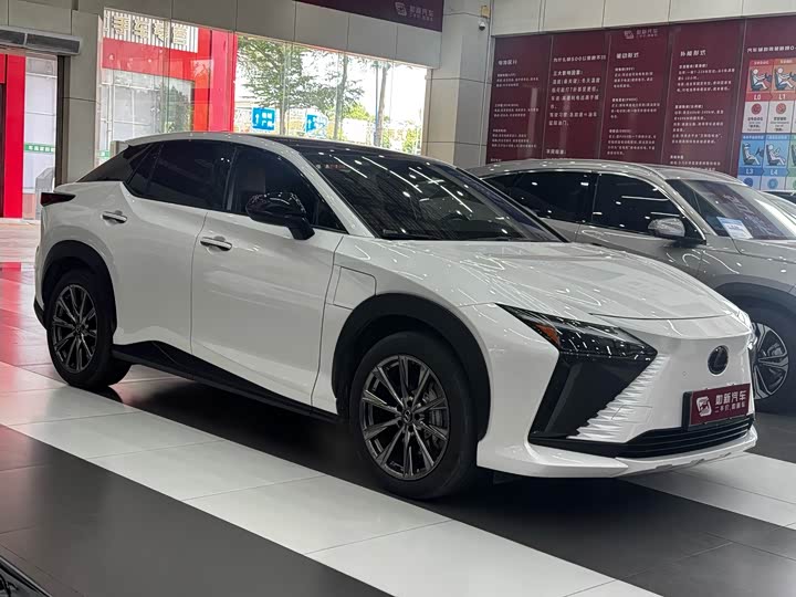 Lexus RZ, 2023 — фото 3 из 9