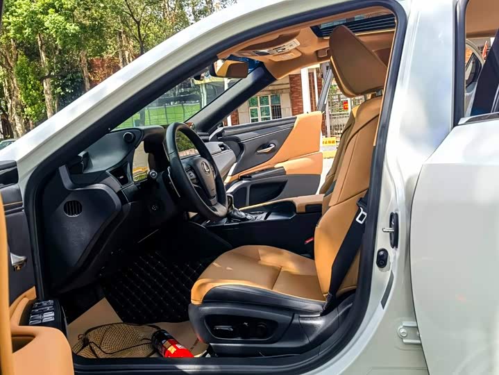 Lexus ES, 2023 — фото 9 из 9