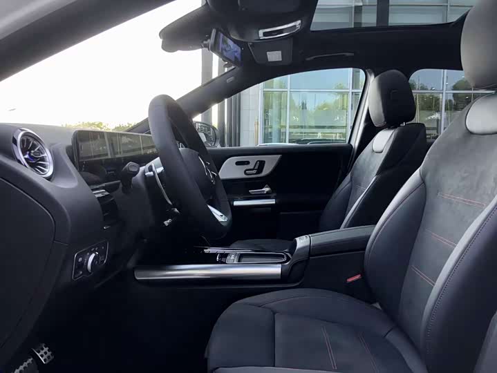 Mercedes-Benz GLA-Class AMG, 2025 — фото 7 из 9