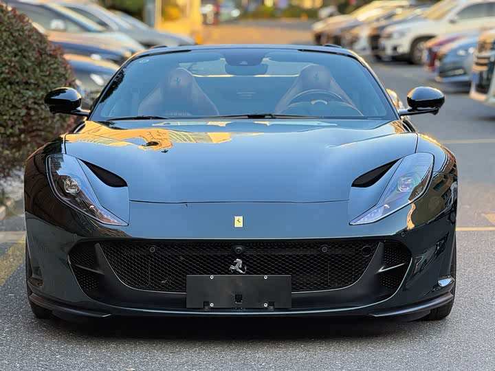 Ferrari 812, 2022 — фото 2 из 9