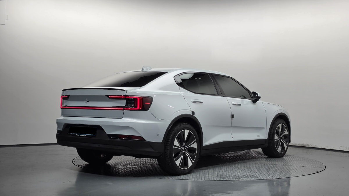 Polestar 2, 2022 — фото 2 из 12