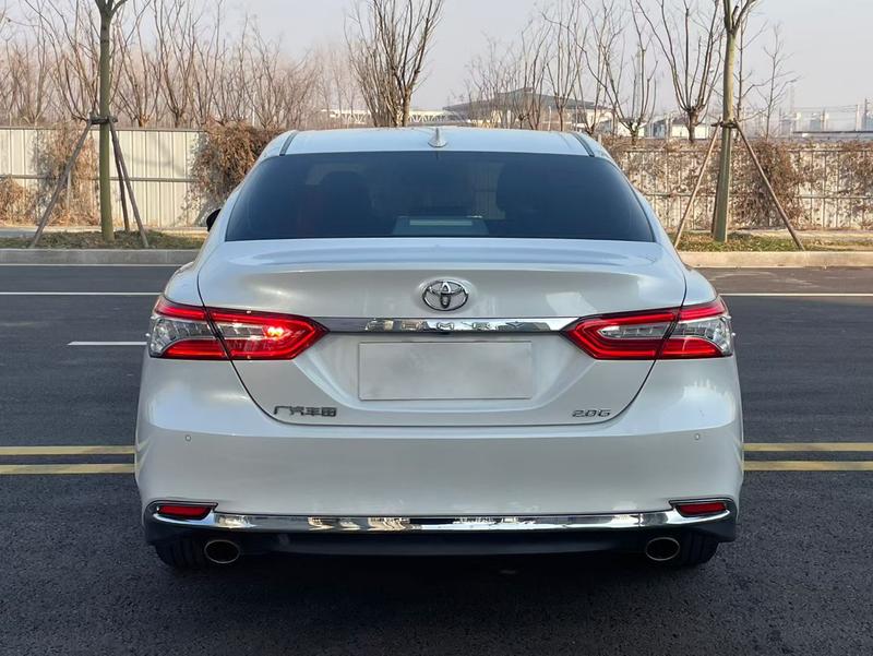 Toyota Camry, 2023 — фото 5 из 8