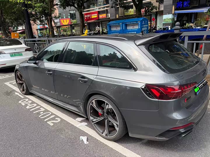 Audi RS 4, 2023 — фото 4 из 5