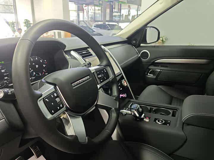 Land Rover Discovery, 2024 — фото 7 из 9
