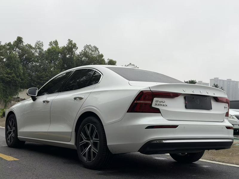 Volvo S60, 2025 — фото 4 из 10