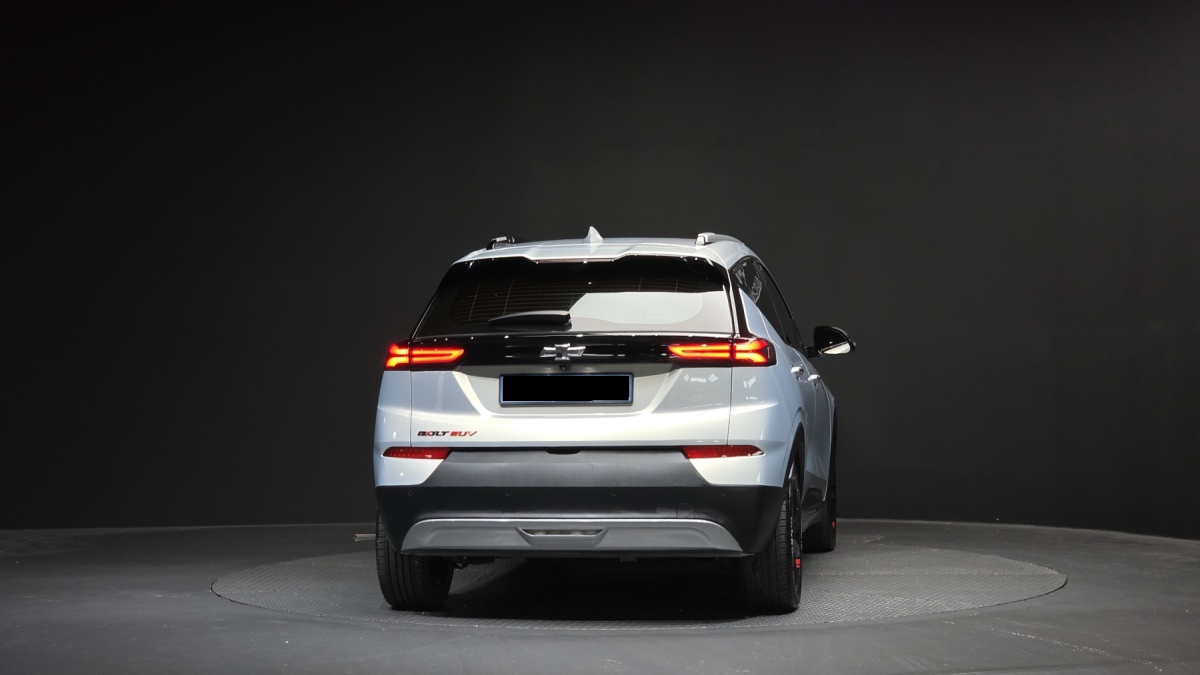 Chevrolet Bolt EUV, 2023 — фото 4 из 12