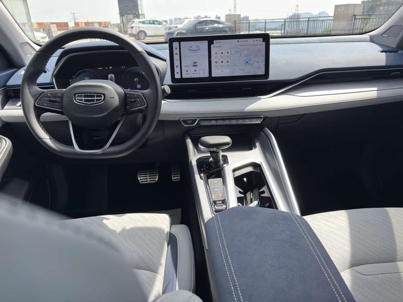 Geely Preface, 2022 — фото 8 из 12
