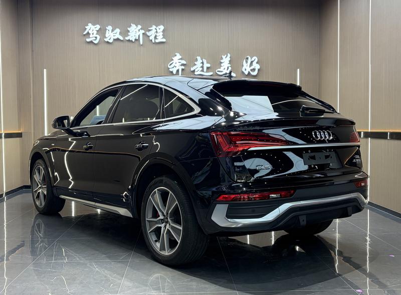 Audi Q5L Sportback, 2022 — фото 4 из 10