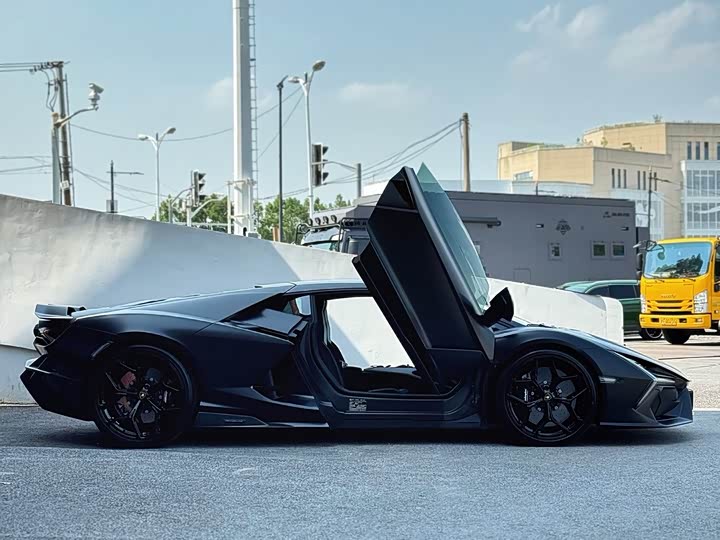 Lamborghini Revuelto, 2024 — фото 8 из 9