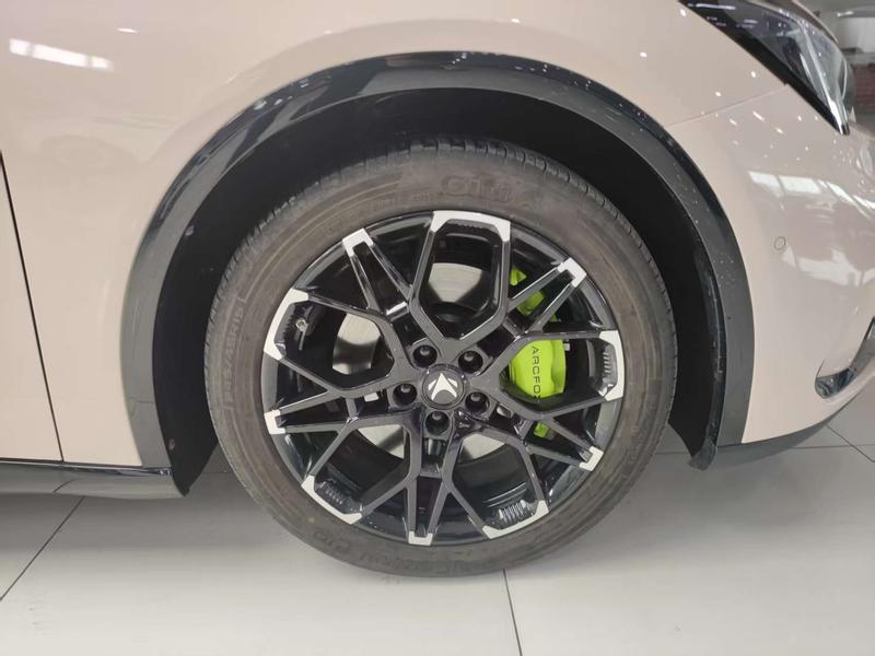 BAIC Arcfox Alpha S5, 2025 — фото 7 из 12