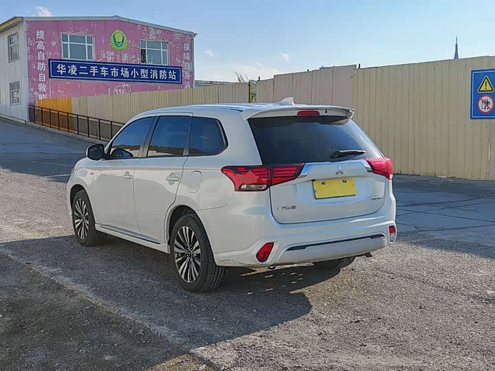 Mitsubishi Outlander, 2023 — фото 7 из 9