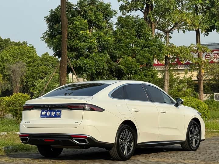 Geely Emgrand, 2025 — фото 6 из 9
