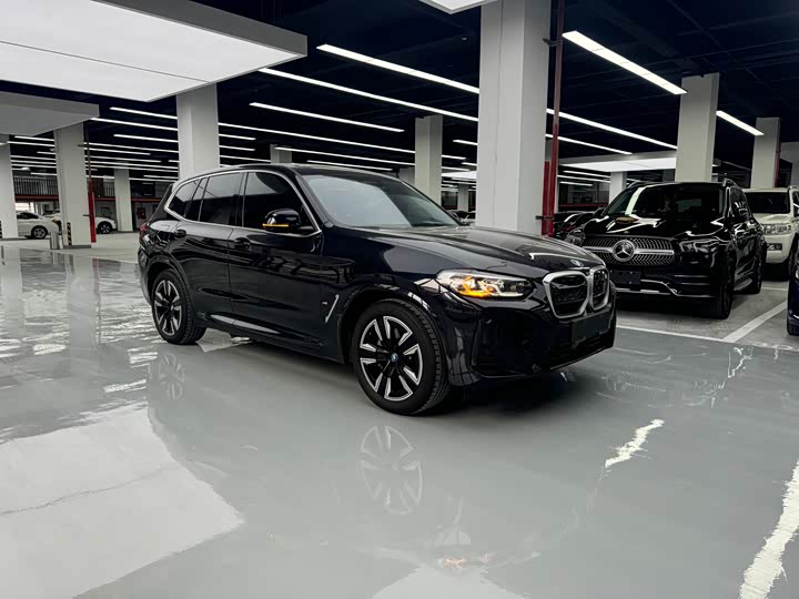 BMW iX3, 2023 — фото 3 из 9
