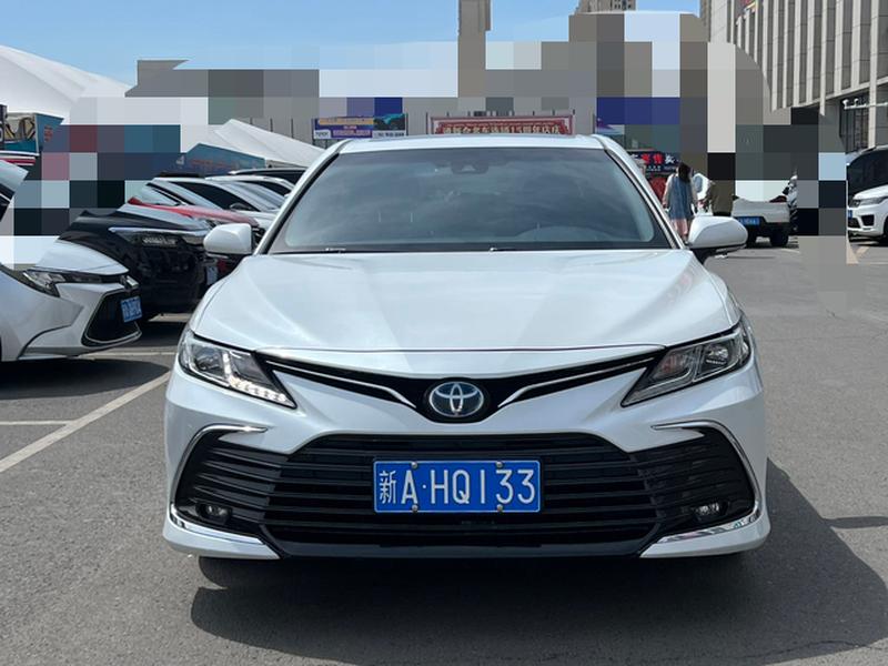 Toyota Camry, 2022 — фото 2 из 10
