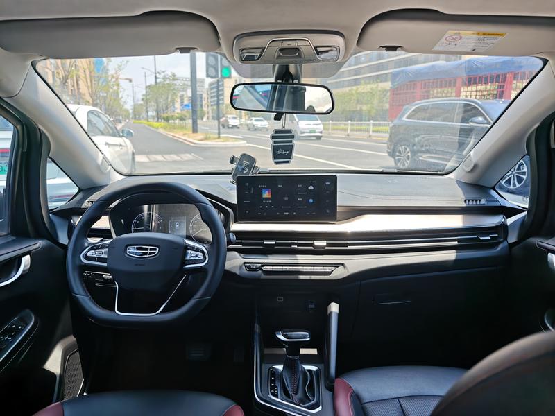 Geely Vision X3, 2021 — фото 8 из 12
