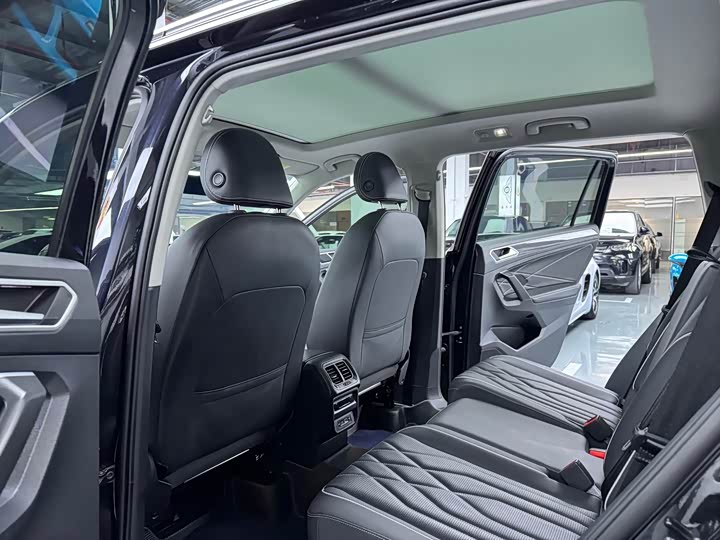 Volkswagen Tiguan L Pro, 2023 — фото 7 из 9