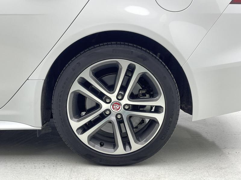 Jaguar XE L, 2024 — фото 11 из 12