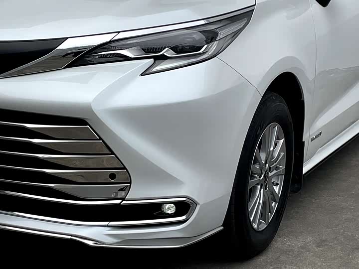 Toyota Sienna, 2022 — фото 5 из 9
