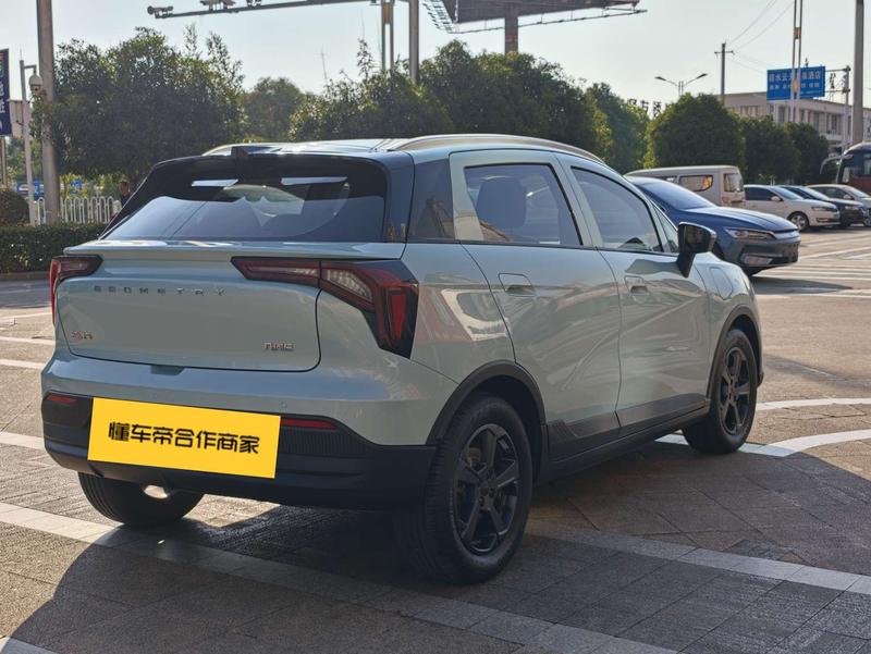 Geely Geometry E Firefly, 2023 — фото 6 из 12
