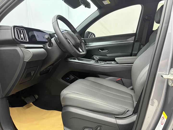 BYD Song Pro Hybrid, 2025 — фото 4 из 9