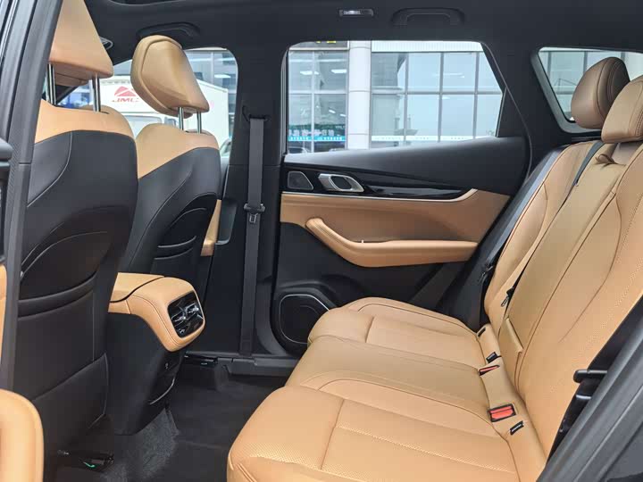 Geely Atlas L, 2025 — фото 9 из 9