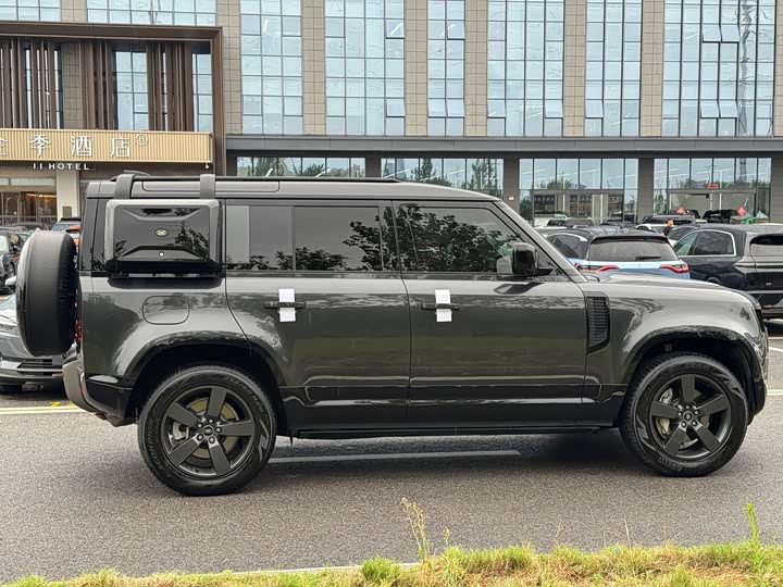 Land Rover Defender, 2023 — фото 8 из 9