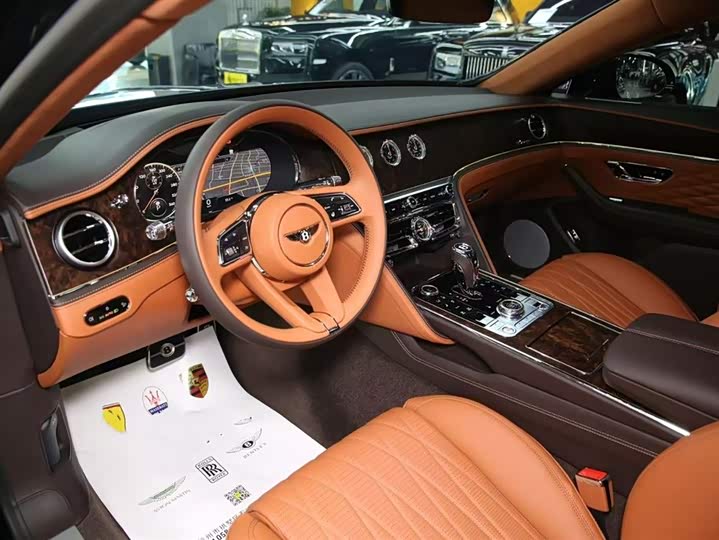 Bentley Flying Spur, 2023 — фото 4 из 7