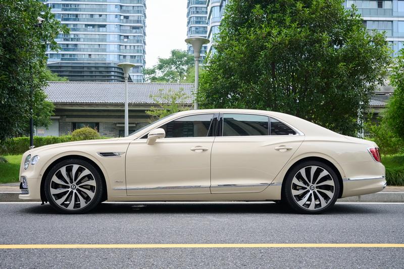 Bentley Flying Spur, 2023 — фото 4 из 12
