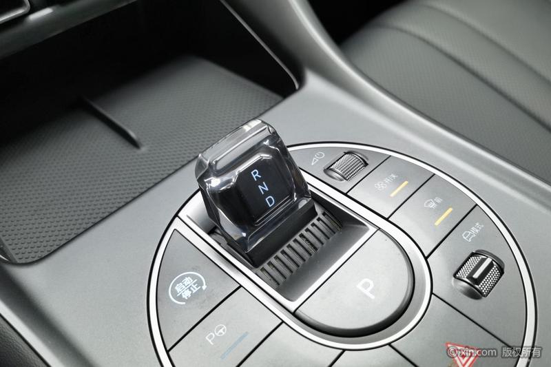 BYD Sea Lion 05 DM-i Hybrid, 2025 — фото 10 из 12