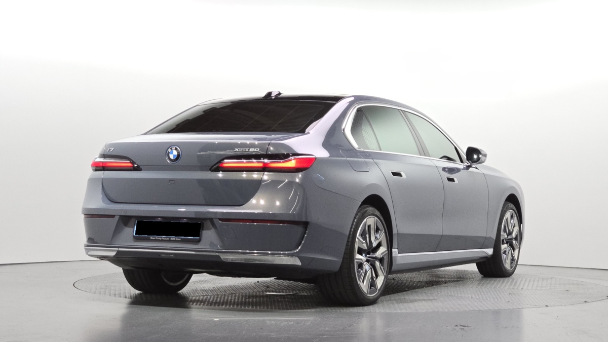 BMW i7, 2023 — фото 2 из 12