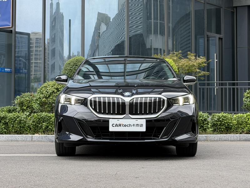 BMW 5 Series, 2026 — фото 2 из 12