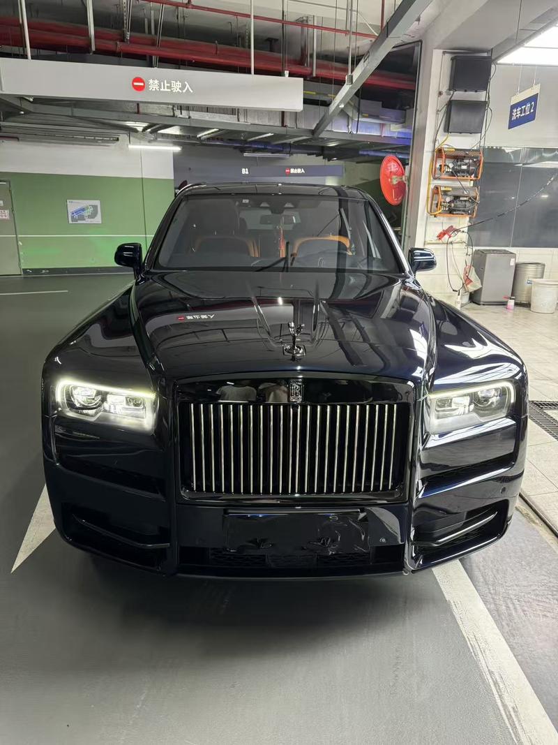 Rolls-Royce Cullinan, 2022 — фото 2 из 11