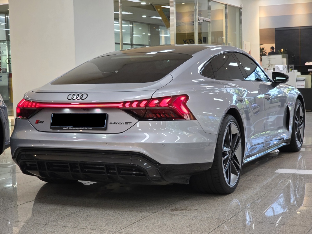 Audi RS e-tron GT, 2022 — фото 2 из 12