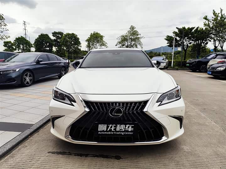 Lexus ES, 2023 — фото 2 из 9