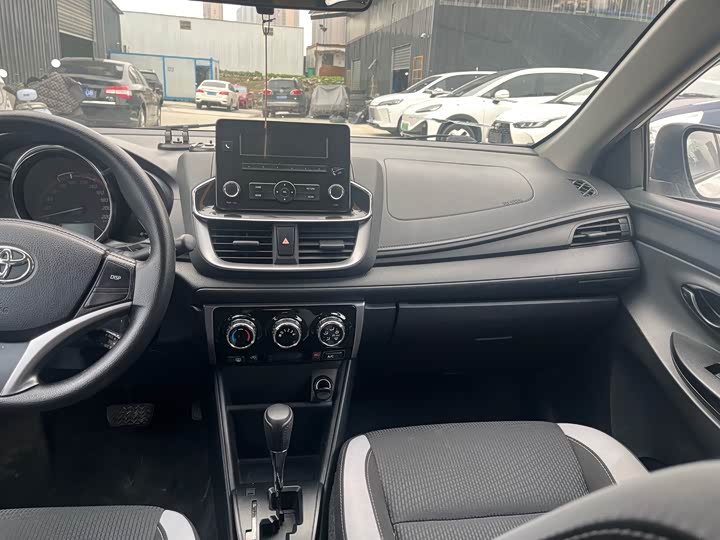 Toyota Yaris L Hatchback, 2022 — фото 8 из 9