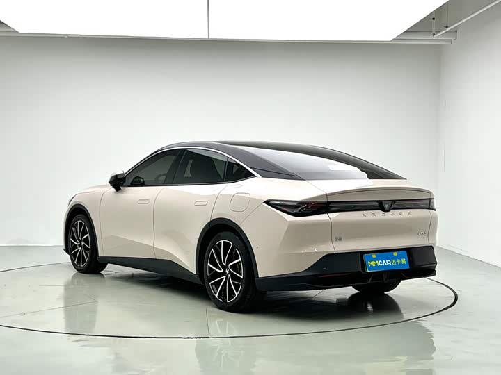 BAIC Arcfox Alpha S5, 2025 — фото 2 из 9