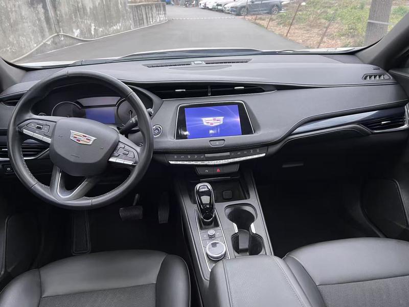 Cadillac XT4, 2022 — фото 8 из 12